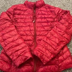Red Color Packable Water Resistant Lightweight Puffer Jacket